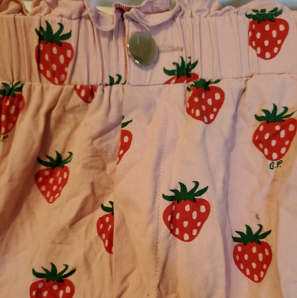 🍓 Pink Strawberry shorts 🍓 - Picture 2 of 3